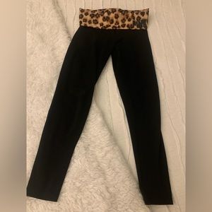VS Victoria’s Secret PINK Cheetah Leggings